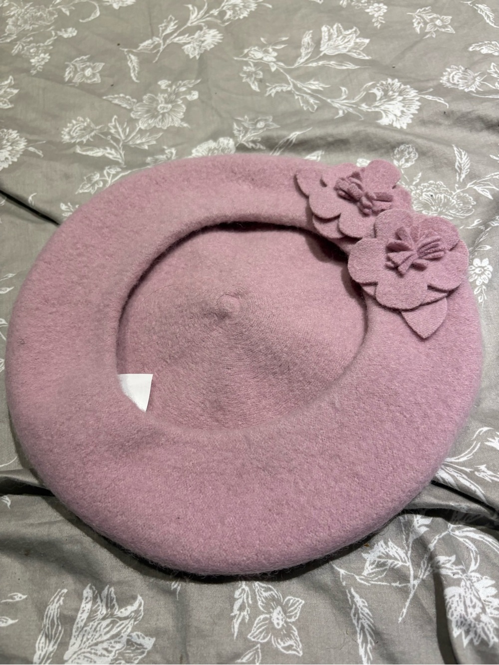NWT mauve wool beret with flowers